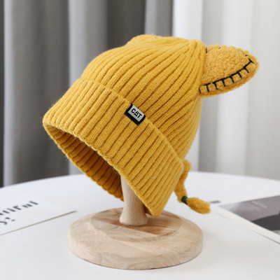 Női téli sapka 3D elemekkel