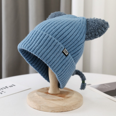 Női téli sapka 3D elemekkel