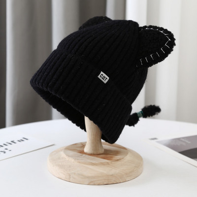 Női téli sapka 3D elemekkel