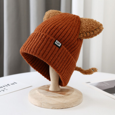 Női téli sapka 3D elemekkel