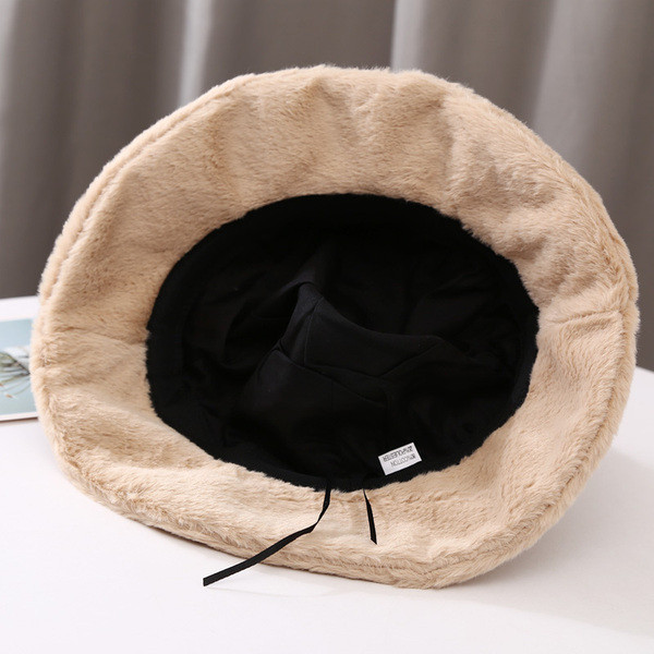 Plüss női sapka 3D elemekkel