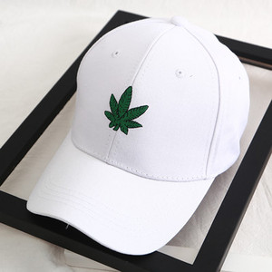 Γυναικείο casual καπέλο με κεντήματα σε διάφορα μοντέλα