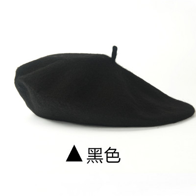 Jesensko-zimska vunena ženska kapa tipa beretka