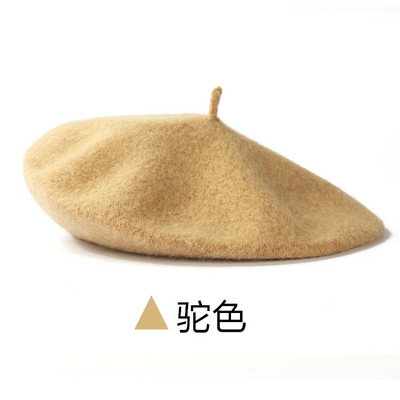 Jesensko-zimska vunena ženska kapa tipa beretka