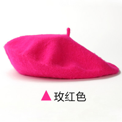 Jesensko-zimska vunena ženska kapa tipa beretka