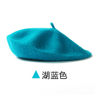 Jesensko-zimska vunena ženska kapa tipa beretka