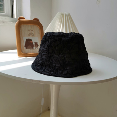 Μοντέρνο γυναικείο καπέλο με εφέ 3D