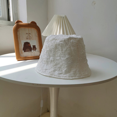 Μοντέρνο γυναικείο καπέλο με εφέ 3D