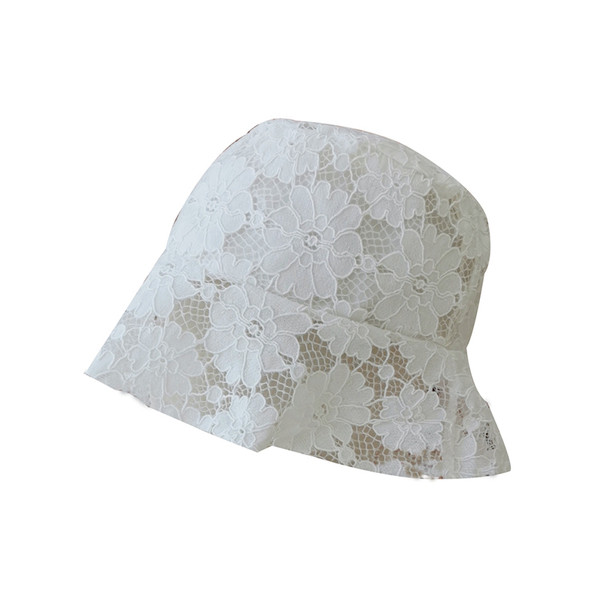 Aktuális női sapka csipkével