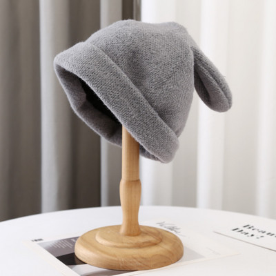 Γυναικείο μάλλινο καπέλο με τρισδιάστατα στοιχεία