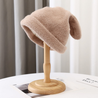 Γυναικείο μάλλινο καπέλο με τρισδιάστατα στοιχεία