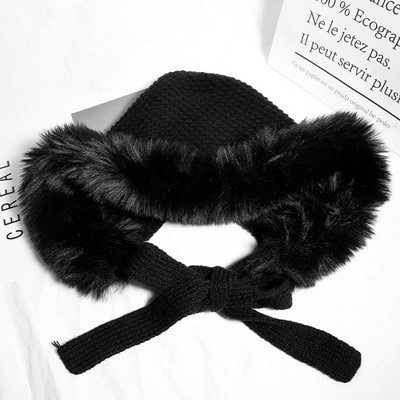 Kötött női sapka nyakkendővel