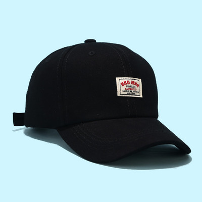 Női sapka baseball típusú emblémával