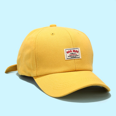 Női sapka baseball típusú emblémával