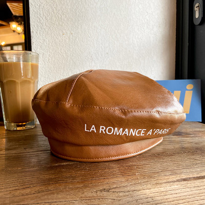 Új modell női sapka műbőrből, felirattal