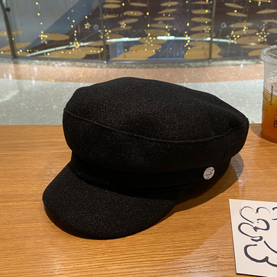 Modern téli női sapka - retro stílusú napellenzővel