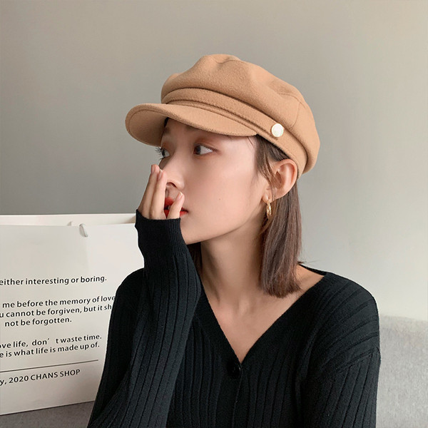 Modern téli női sapka - retro stílusú napellenzővel