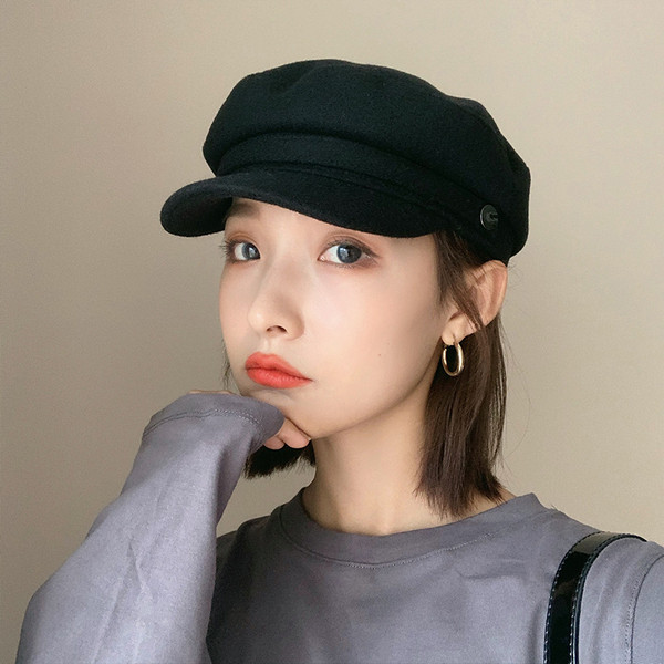 Modern téli női sapka - retro stílusú napellenzővel