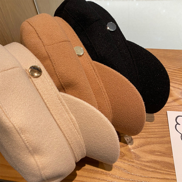 Modern téli női sapka - retro stílusú napellenzővel