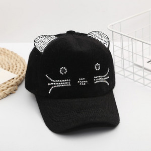 Nyári baseball sapka hímzéssel és 3D elemmel