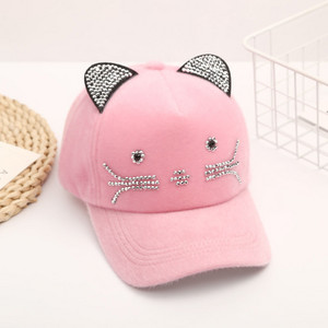 Nyári baseball sapka hímzéssel és 3D elemmel