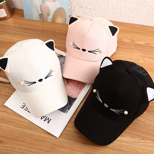 Nyári baseball sapka hímzéssel és 3D elemmel