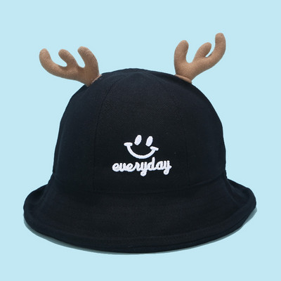 Καθημερινό γυναικείο καπέλο με στοιχεία 3D - διάφορα μοντέλα