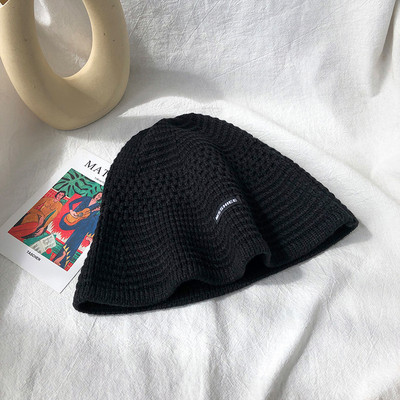 Alkalmi női kötött sapka - horgásztípus