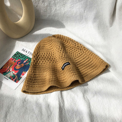 Alkalmi női kötött sapka - horgásztípus