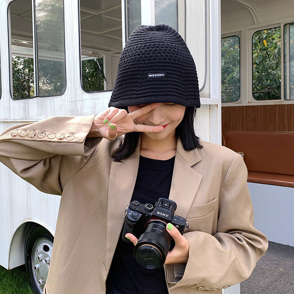 Alkalmi női kötött sapka - horgásztípus