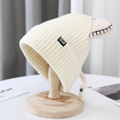 Női kötött sapka 3D elemmel