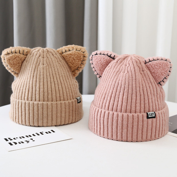 Női kötött sapka 3D elemmel