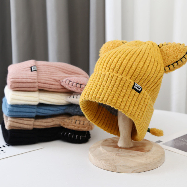 Női kötött sapka 3D elemmel