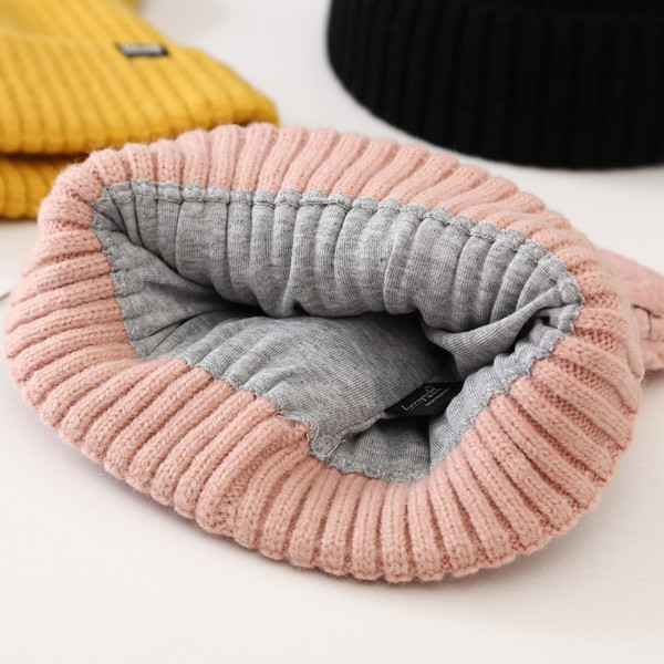 Női kötött sapka 3D elemmel