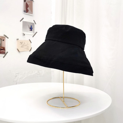 Modern női sapka rojtokkal