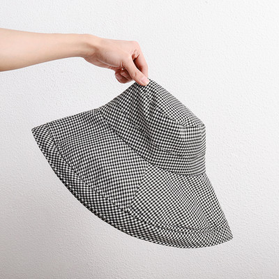 Modern női sapka rojtokkal