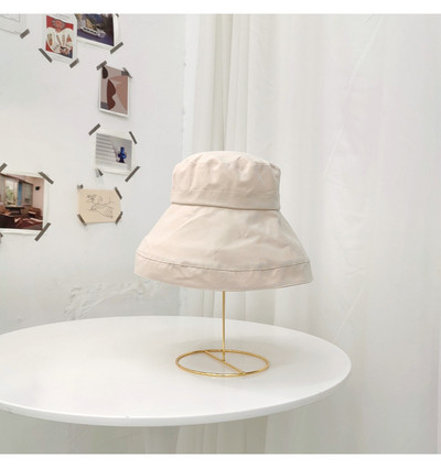 Modern női sapka rojtokkal