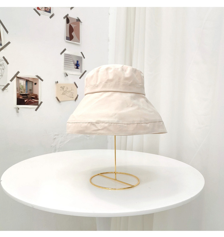 Modern női sapka rojtokkal