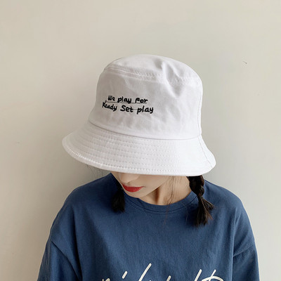 Női alkalmi sapka hímzéssel - idióta típus