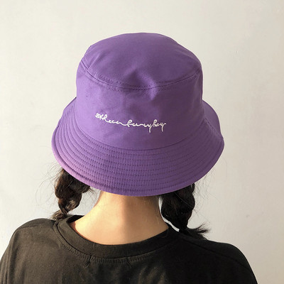 Női alkalmi sapka hímzéssel - idióta típus