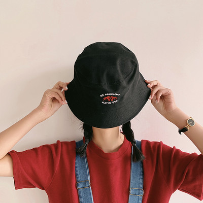 Női alkalmi sapka hímzéssel - idióta típus