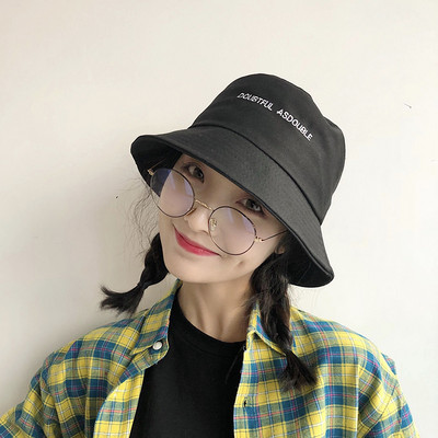 Női alkalmi sapka hímzéssel - idióta típus