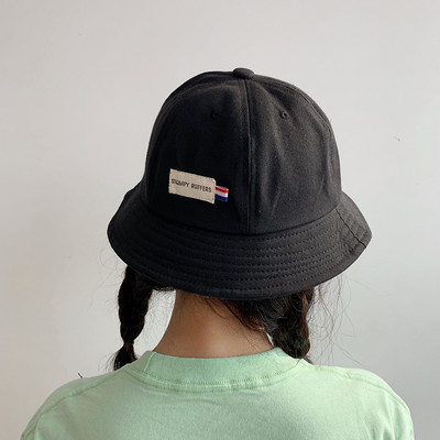 Női alkalmi sapka hímzéssel - idióta típus