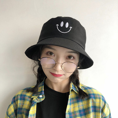 Női alkalmi sapka hímzéssel - idióta típus