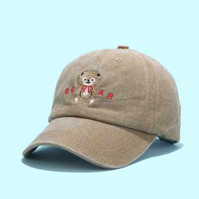 Γυναικείο καπέλο με γείσο και κεντήματα τύπου μπέιζμπολ