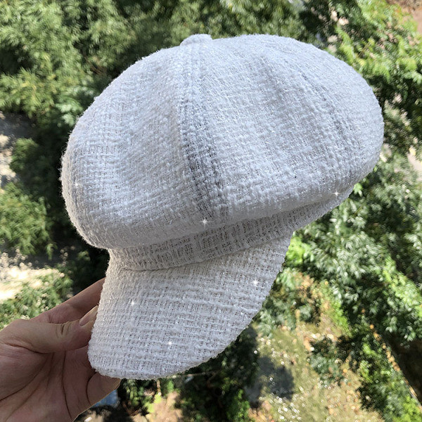 Γυναικείο καπέλο με γείσο και γυαλιστερό εφέ