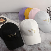 Állítható női sapka hímzéssel