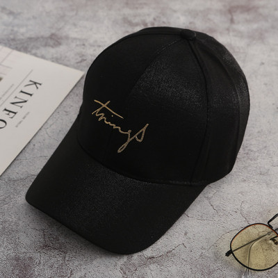 Állítható női sapka hímzéssel