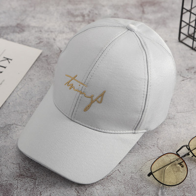 Állítható női sapka hímzéssel