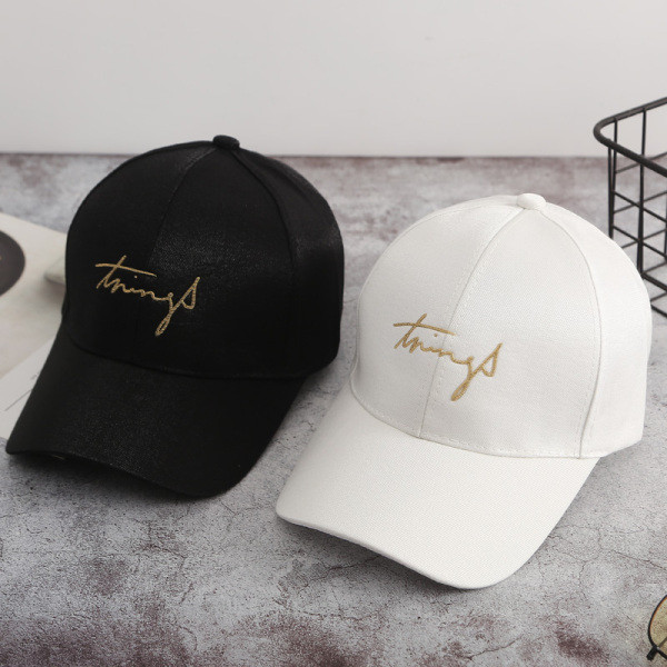 Állítható női sapka hímzéssel